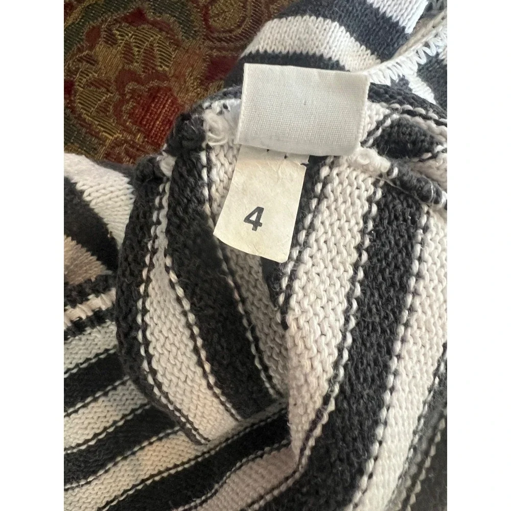 Women's Black White Striped Knit‎ Sweater Tank Top Size 4 Sleeveless Stretch